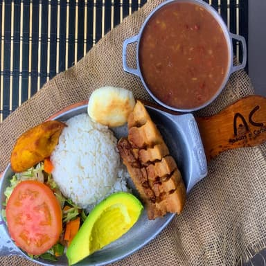 Combo: Frijolada + Bebida