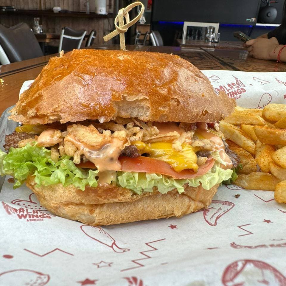 Burger Deluxe (Con Papas)