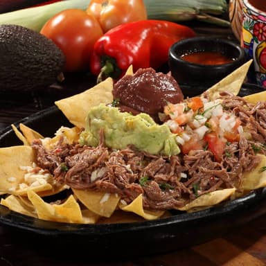 Nachos de Res con Bebida Gratis