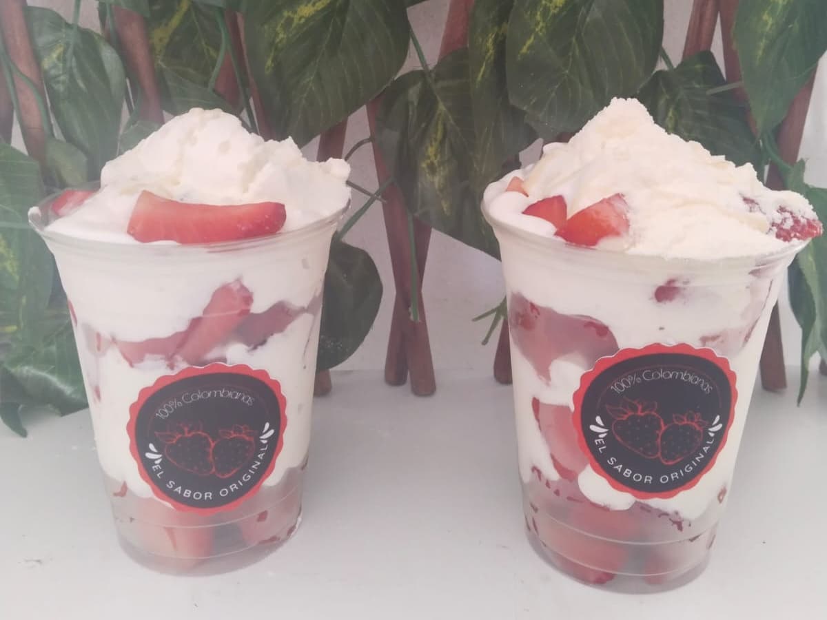 FRESAS & BROWNIES