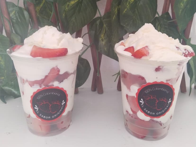 FRESAS & BROWNIES