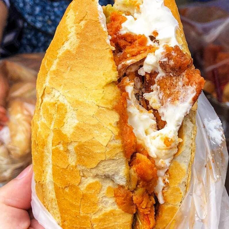 Torta de Chilaquiles Rojos