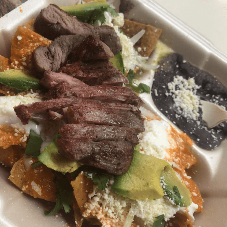 Chilaquiles con Arrachera