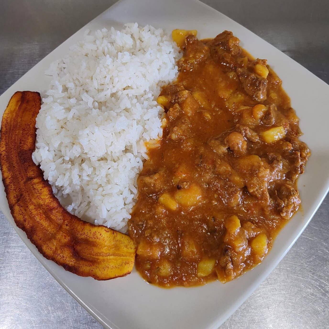 Desayuno con Carne en Bistec, Gratis Bebida