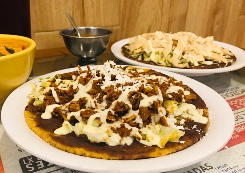 Sope de chicharrón