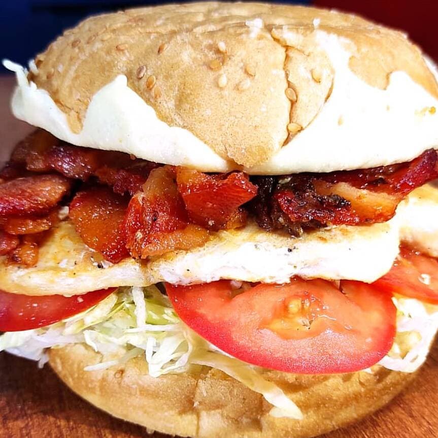 Hamburguesa de Pollo con Tocineta