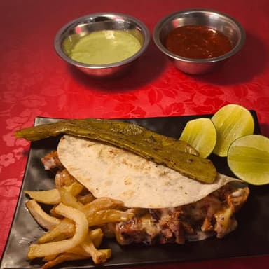 Avila`s Quesadilla de Asada