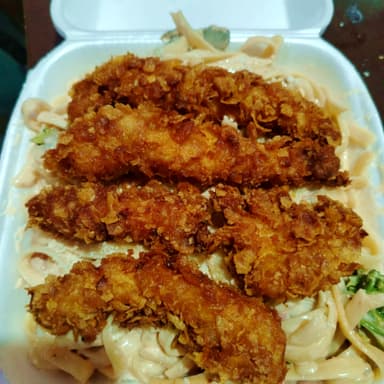 Alfredo con Tiras Crispy
