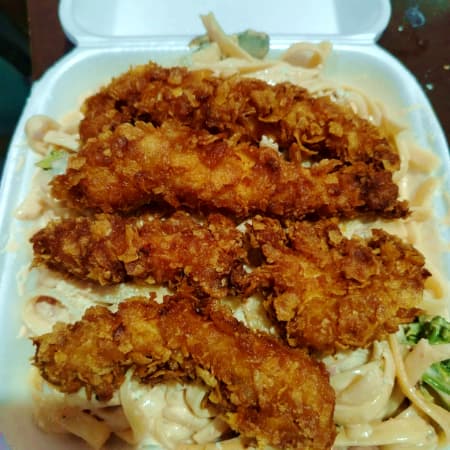 Alfredo con Tiras Crispy