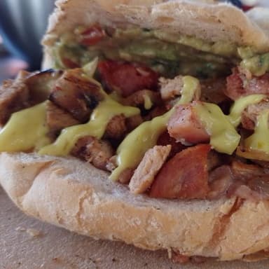 Torta Carne Mixta Chorizo Arg., Chistorra y Longan