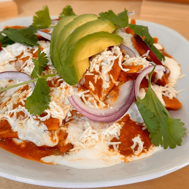 Chilaquiles Rojos con Queso