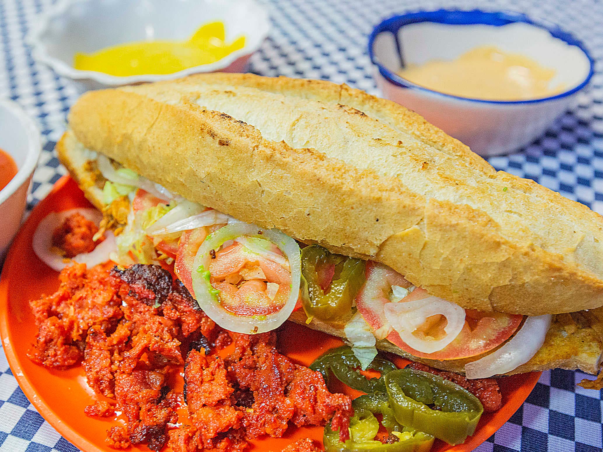 Lonche de Chorizo con Queso