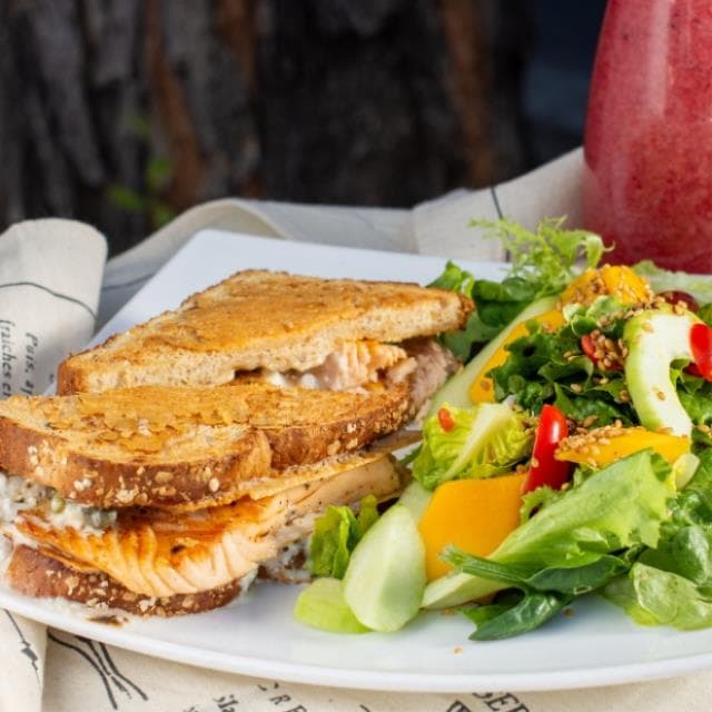 SÁNDWICH DE SALMÓN NUEZ DELI