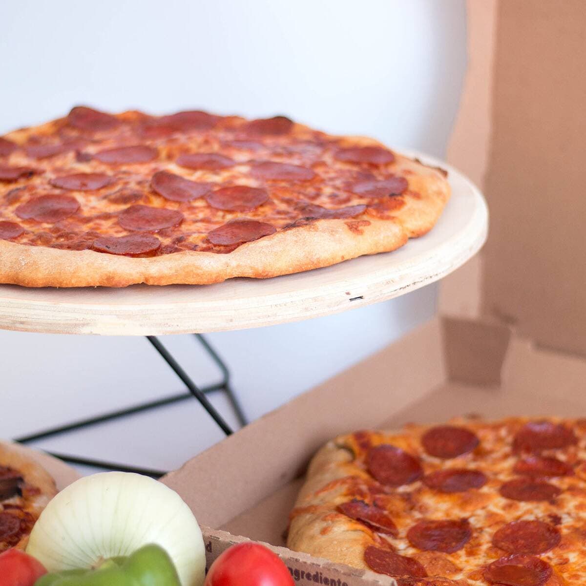 2 Pizzas Pepperoni + Pan con Ajo + PEPSI 1.75 Lt