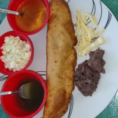Empanadota de Chorizo con Frijol