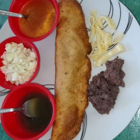 Empanadota de Chorizo con Frijol