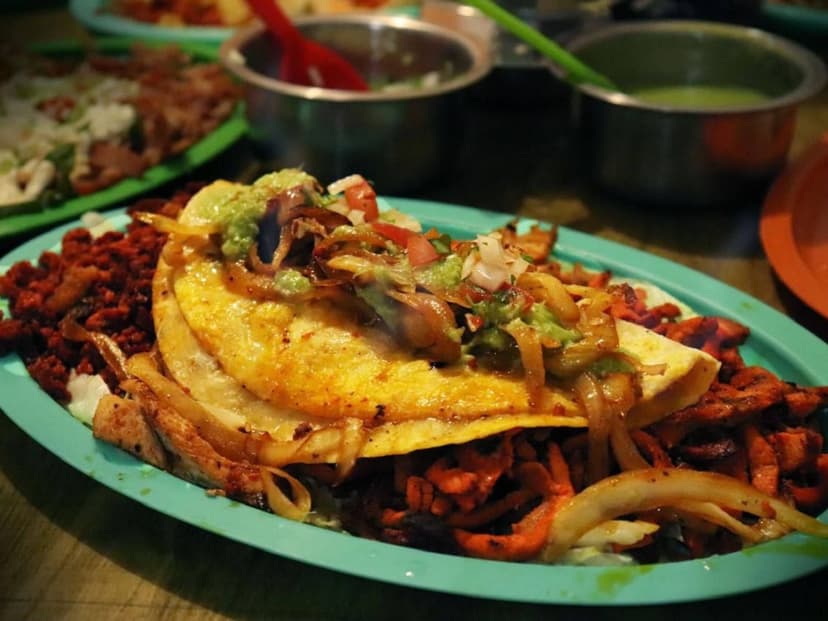 Taqueria Mía (Tlayudas, Burritos y Más)