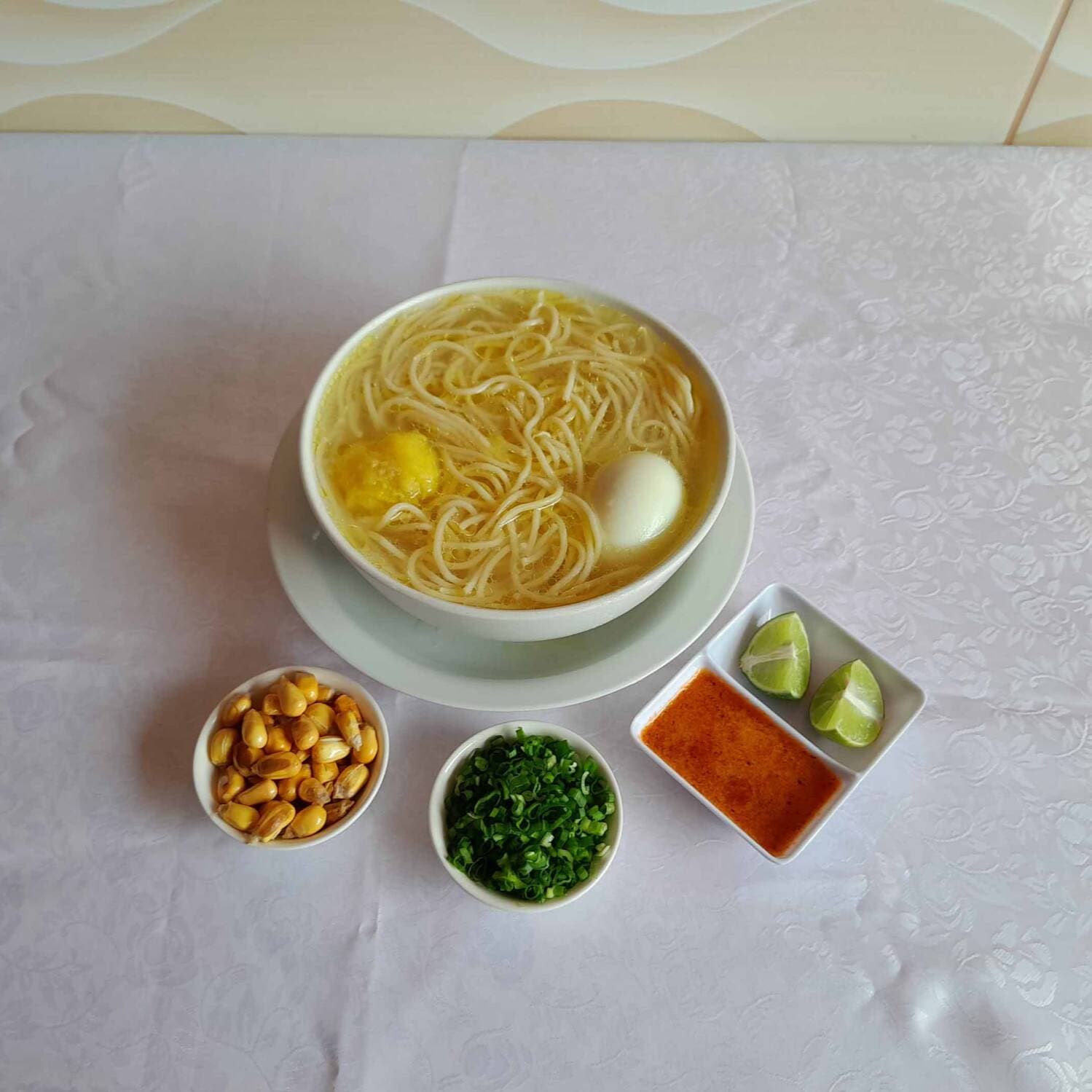 Caldo de Gallina Solo con Huevo Duro
