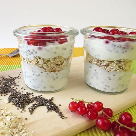 Yogurt con avena y fruta