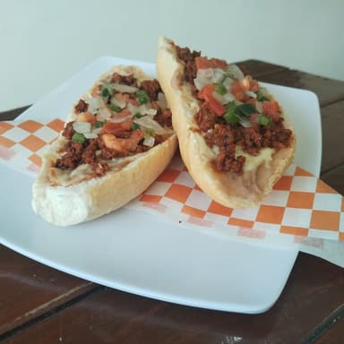 Molletes con Chorizo