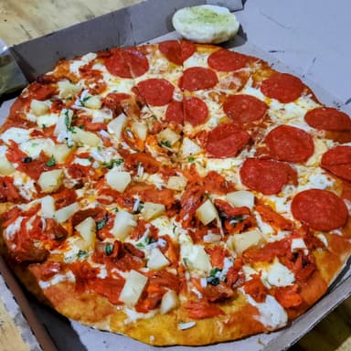 Pizza Grande 1/2 Pastor y 1/2 Pepperoni 🍕