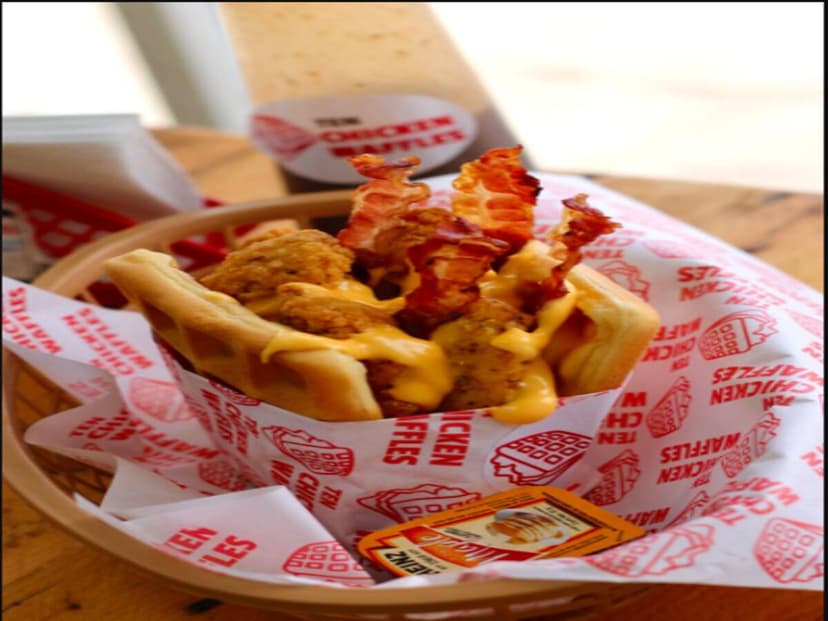 Ten Chicken Waffles (Suc Camino Del Seri)