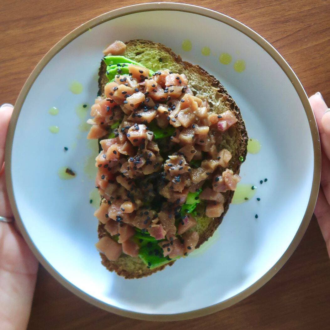 Avotoast de Tartar de Atun