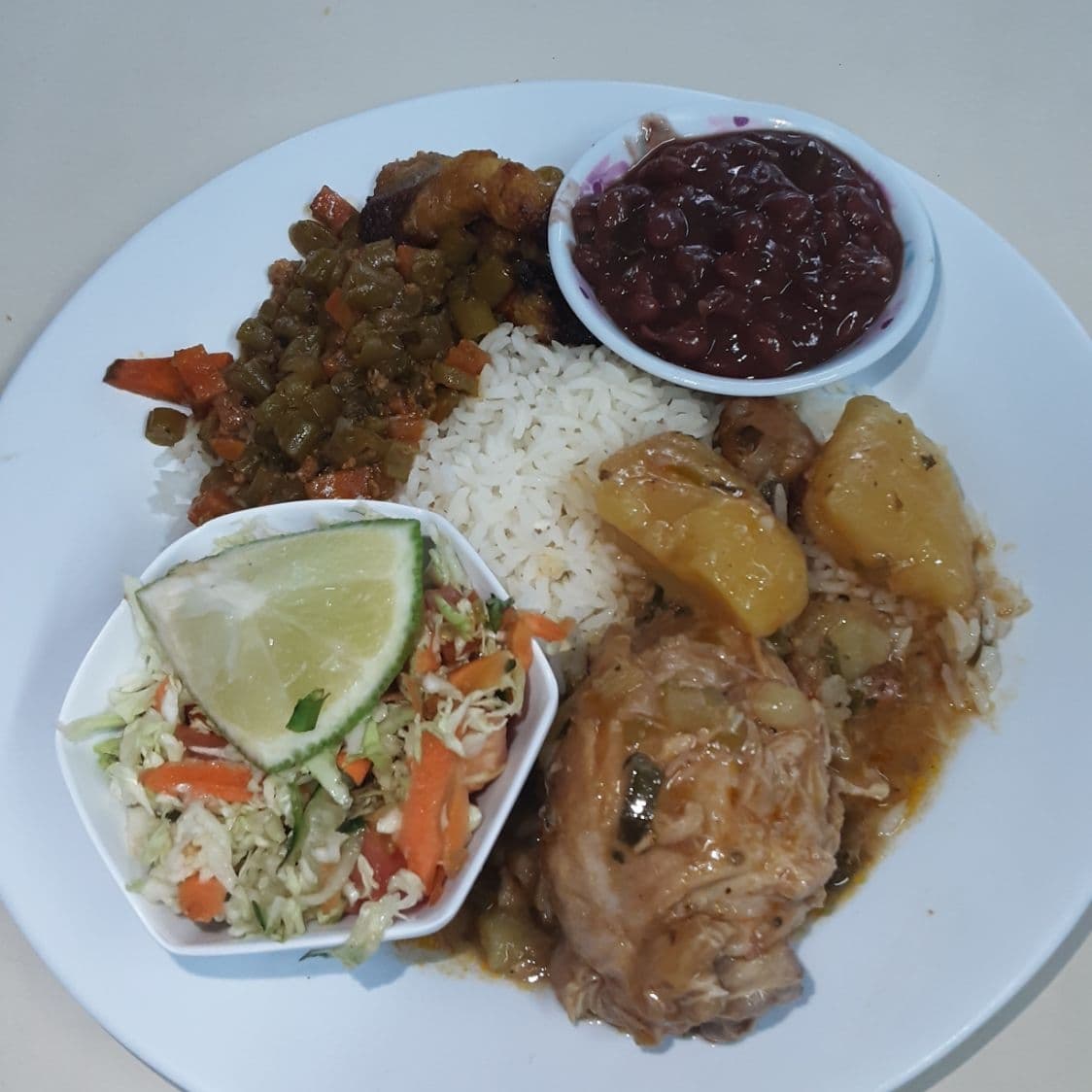 Casado con Pollo en Salsa.