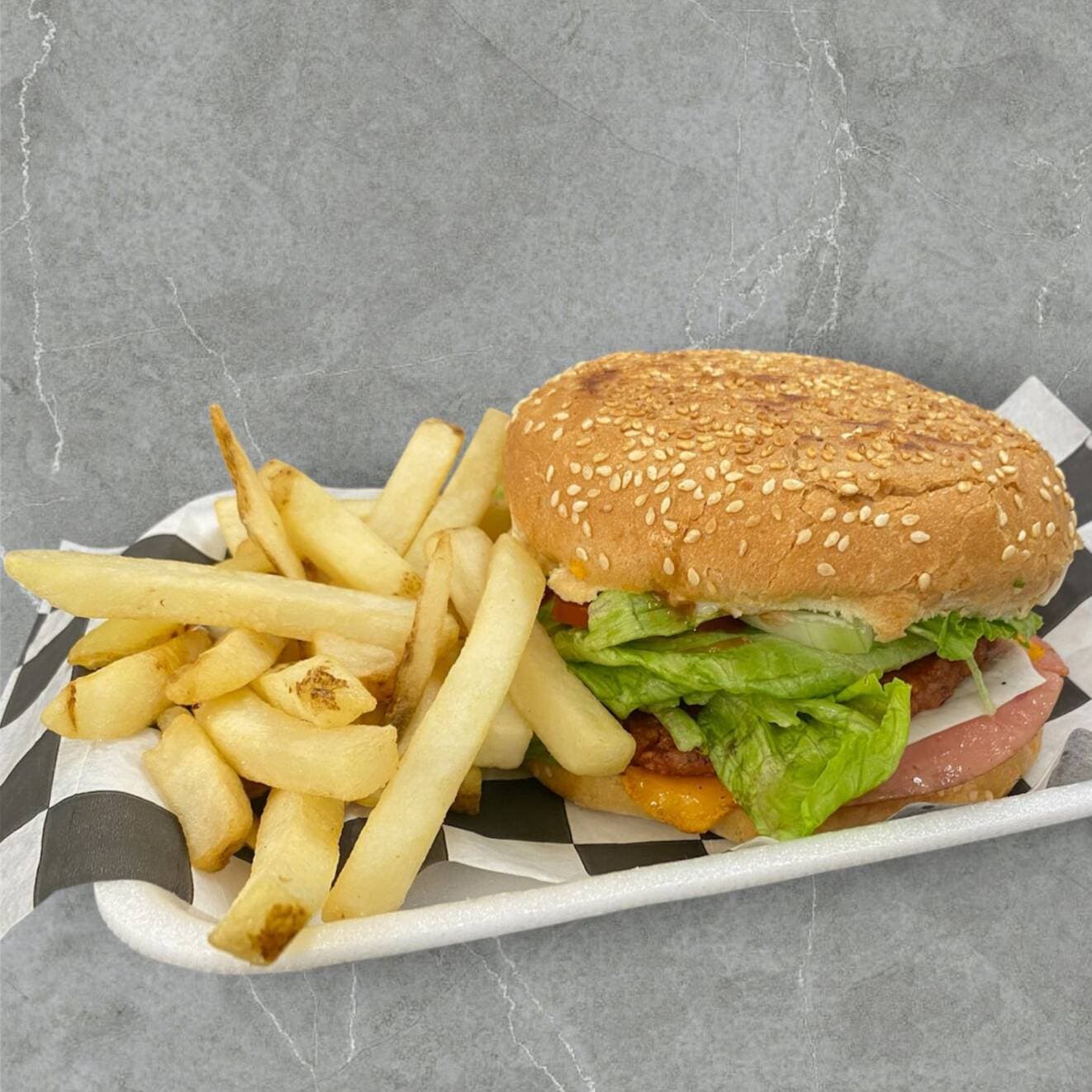 HAMBURGUESA CHISKEADA / CON PAPAS