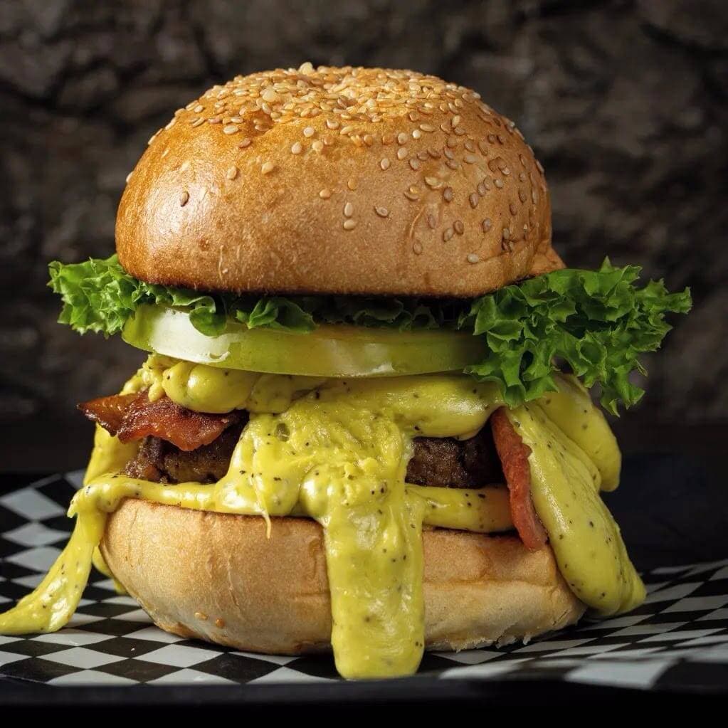 Hamburguesa 5 Quesos + Papas + Gaseosa
