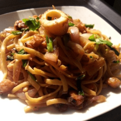 MiniCombo: Saltado de Mariscos + Complemento