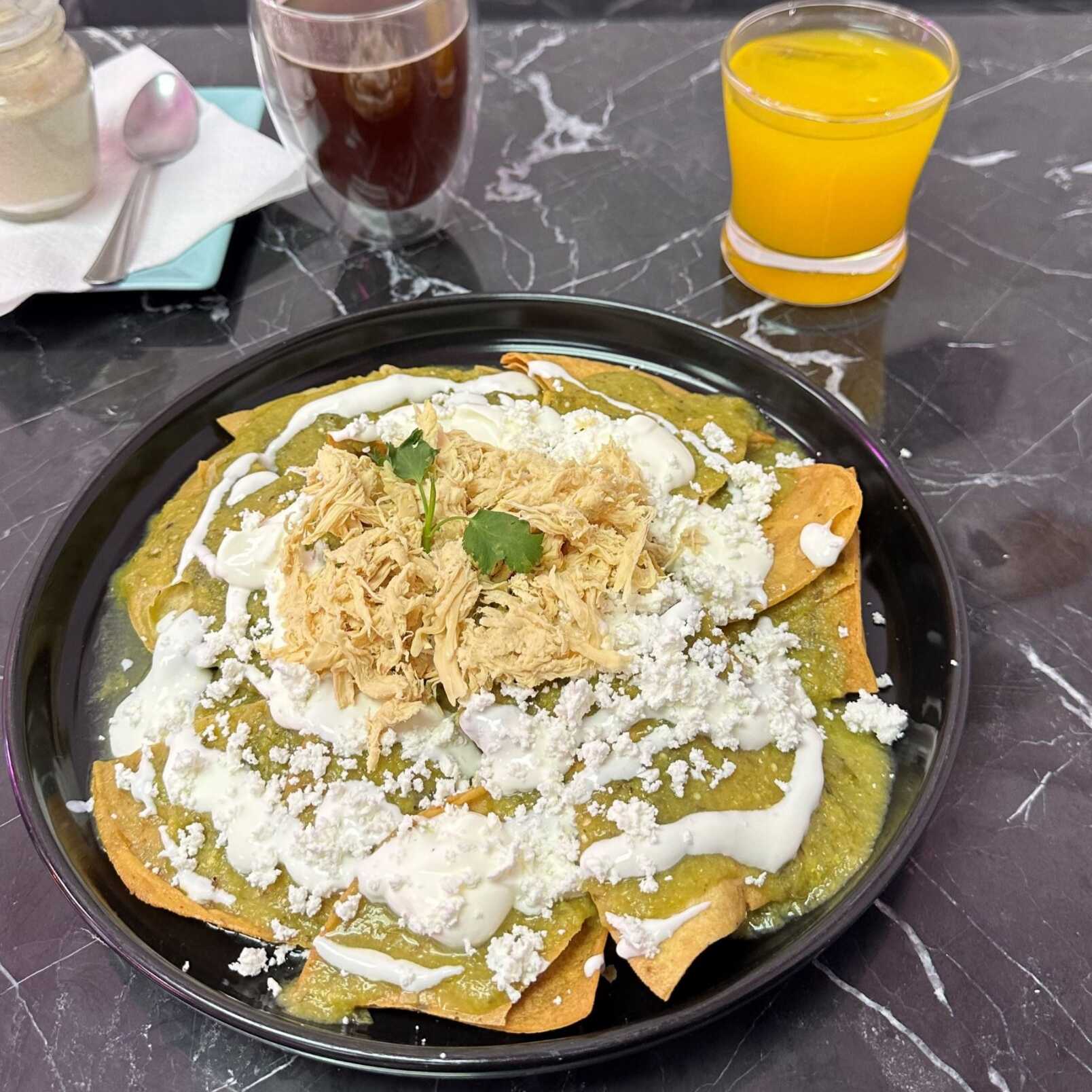 Paquete 1 Chilaquiles verdes con pollo