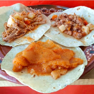 Taco de Frijoles con Queso