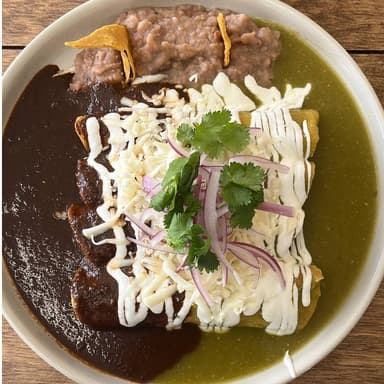 Enchiladas Divorciadas Verde / Mole