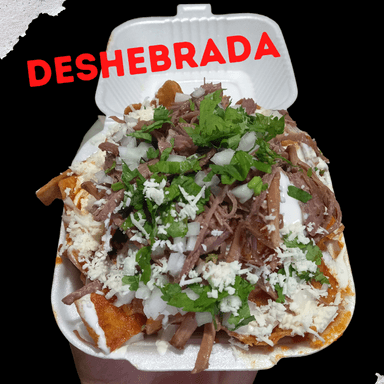 Chilaquiles Rojos (Deshebrada)