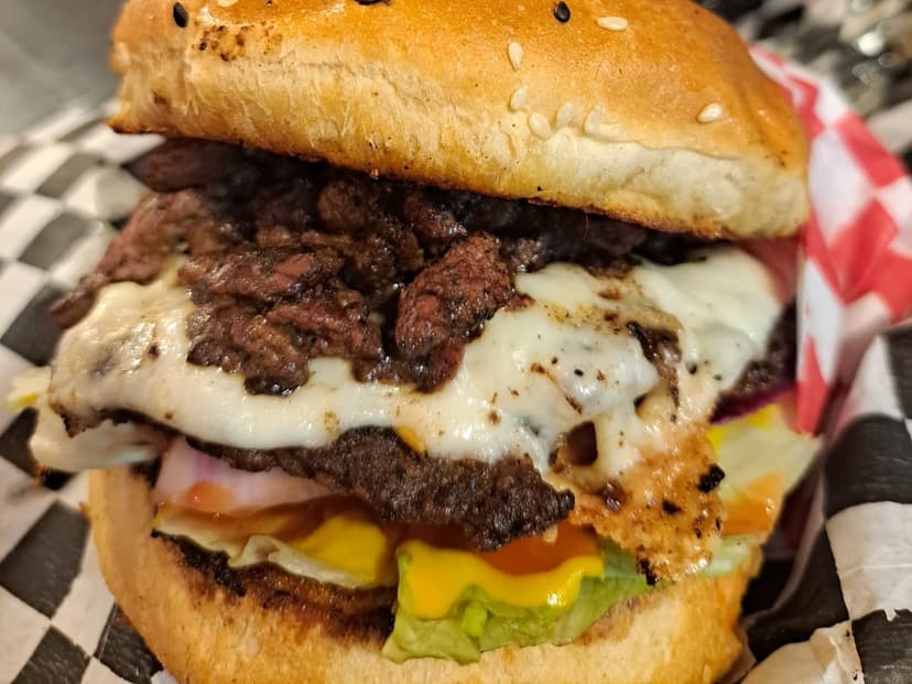 CANIBAL BURGERS & SNACKS