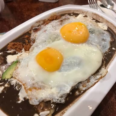 Enfrijoladas con 2 Huevos Estrellados
