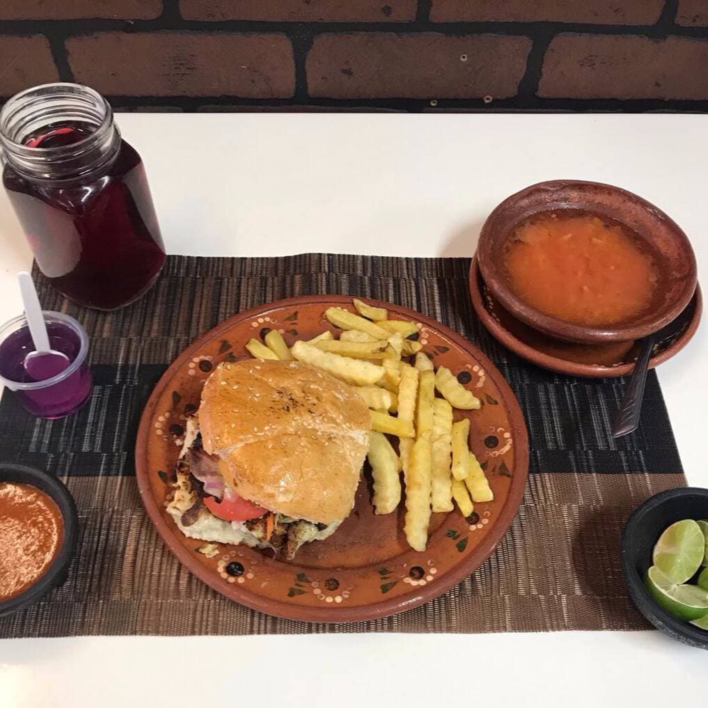 Hamburguesa Farol con Papas(entrada, agua y postre
