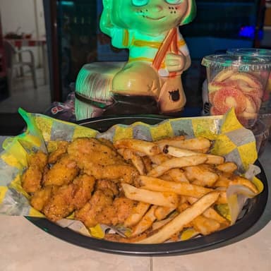 Boneless + Papas Fritas
