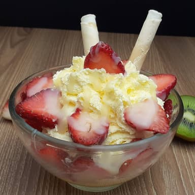Frutas con Crema y Helado