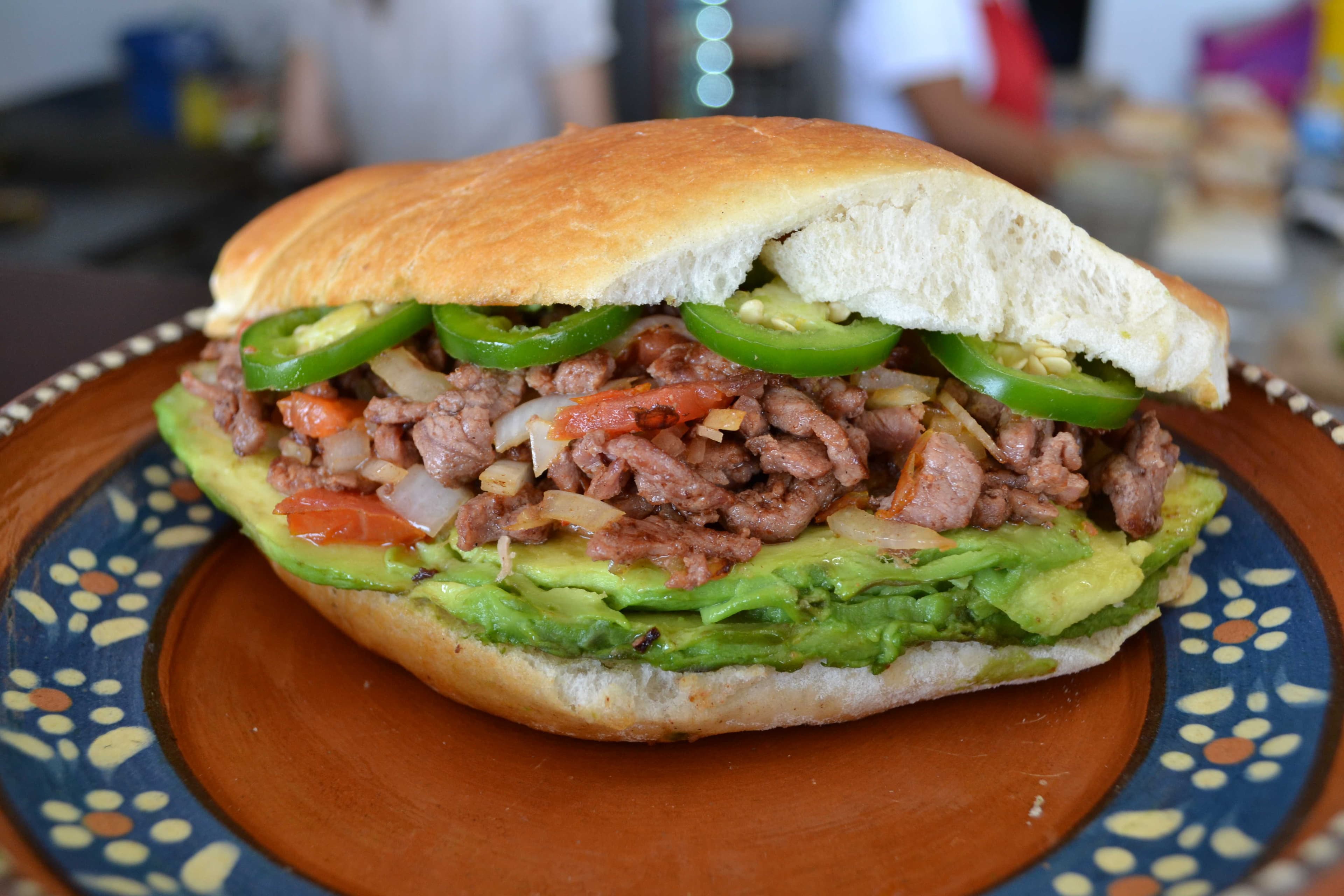 Lonche de Bisteck con Aguacate