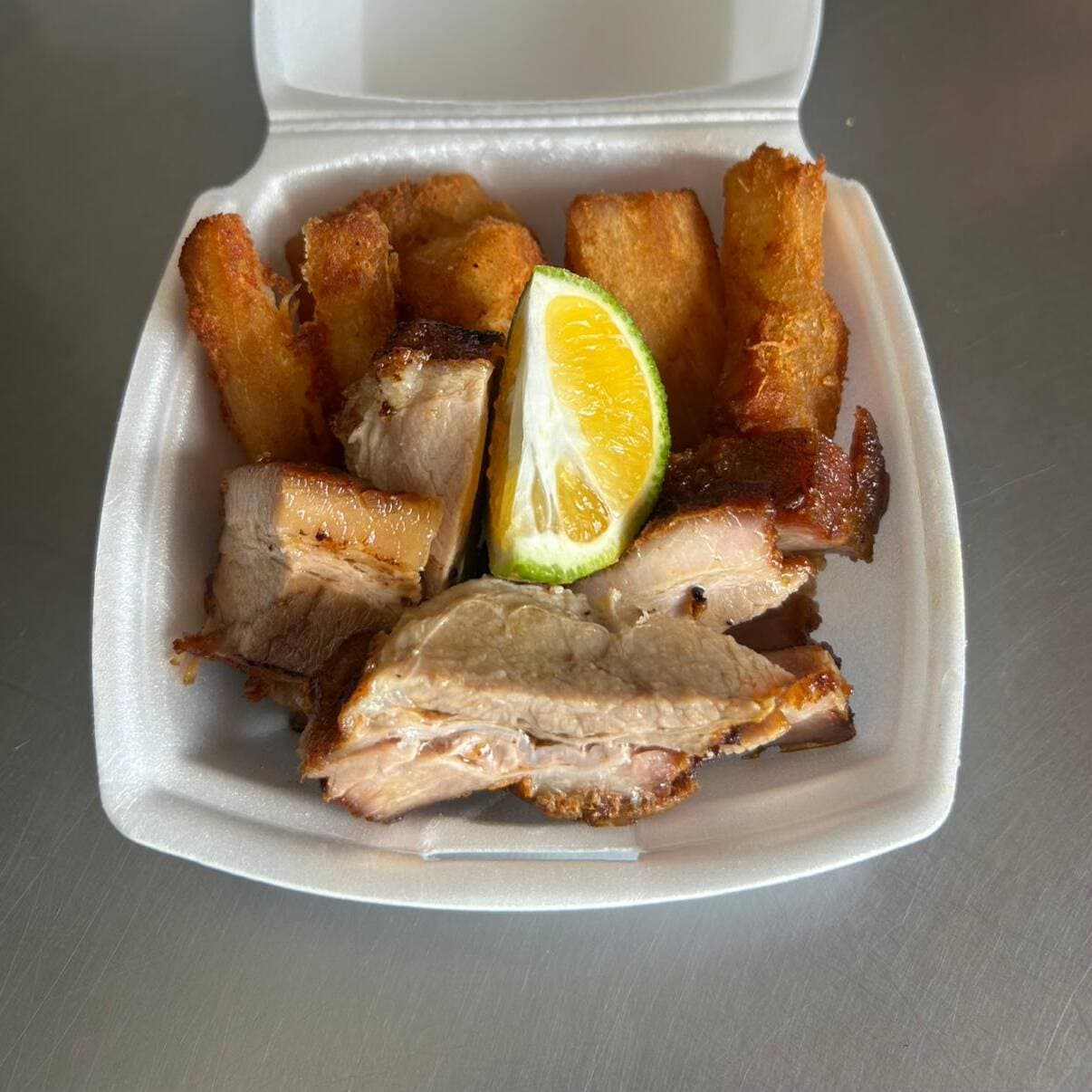 Chicharrón más Yuca