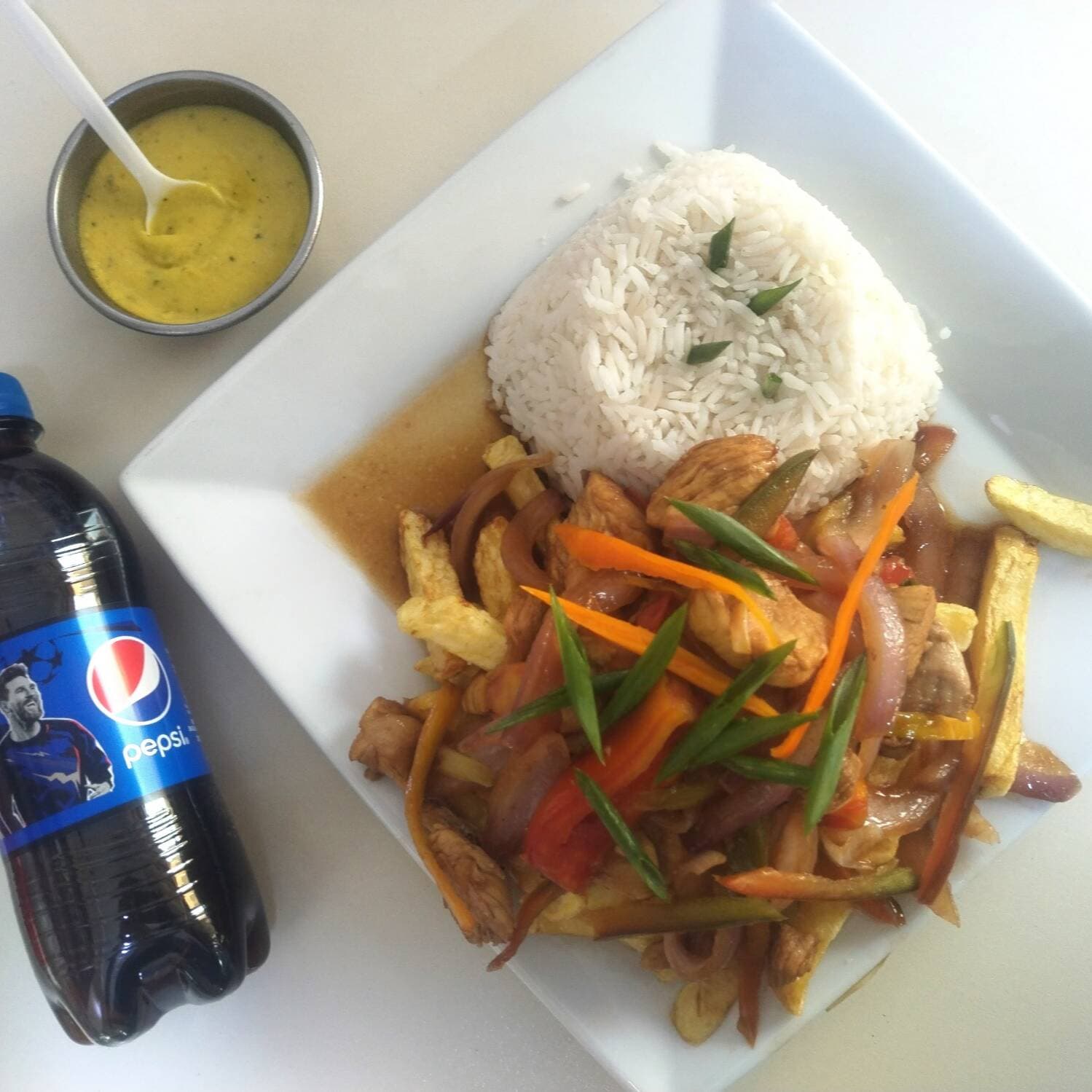 Pollo Saltado más Pepsi