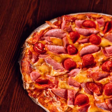 PIZZA DE CARNES FRIAS