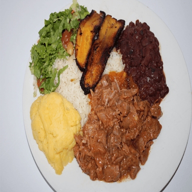 Casado de Carne en Salsa + Bebida Natural 12Oz