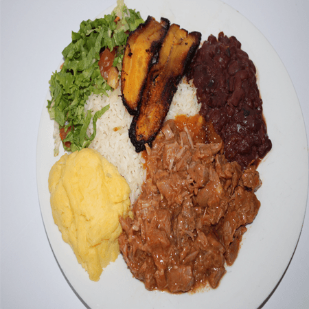 Casado de Carne en Salsa + Bebida Natural 12Oz