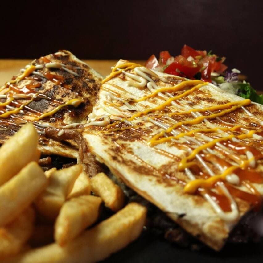 Quesadilla con Acompañamiento