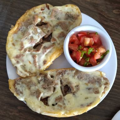 Molletes con Arrachera