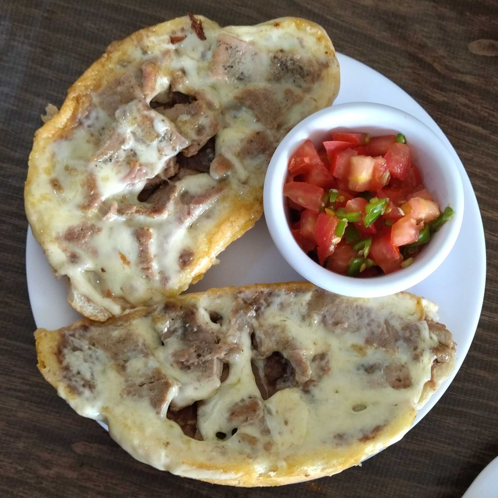 Molletes con Arrachera