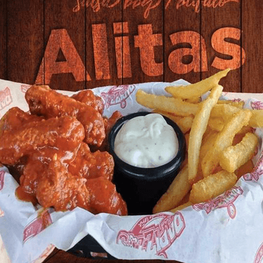 Alitas con Papas.